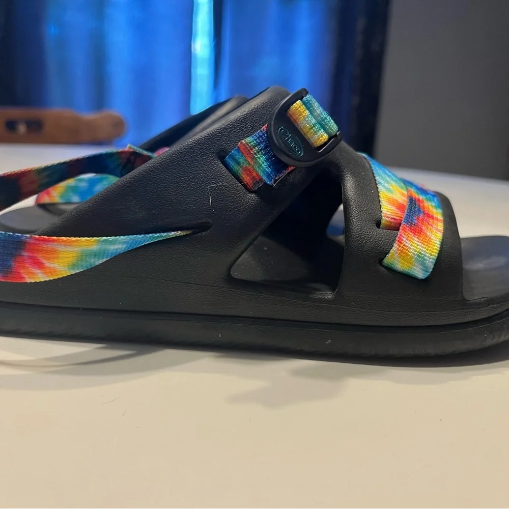 Chaco kid sandals size 5 black rainbow straps